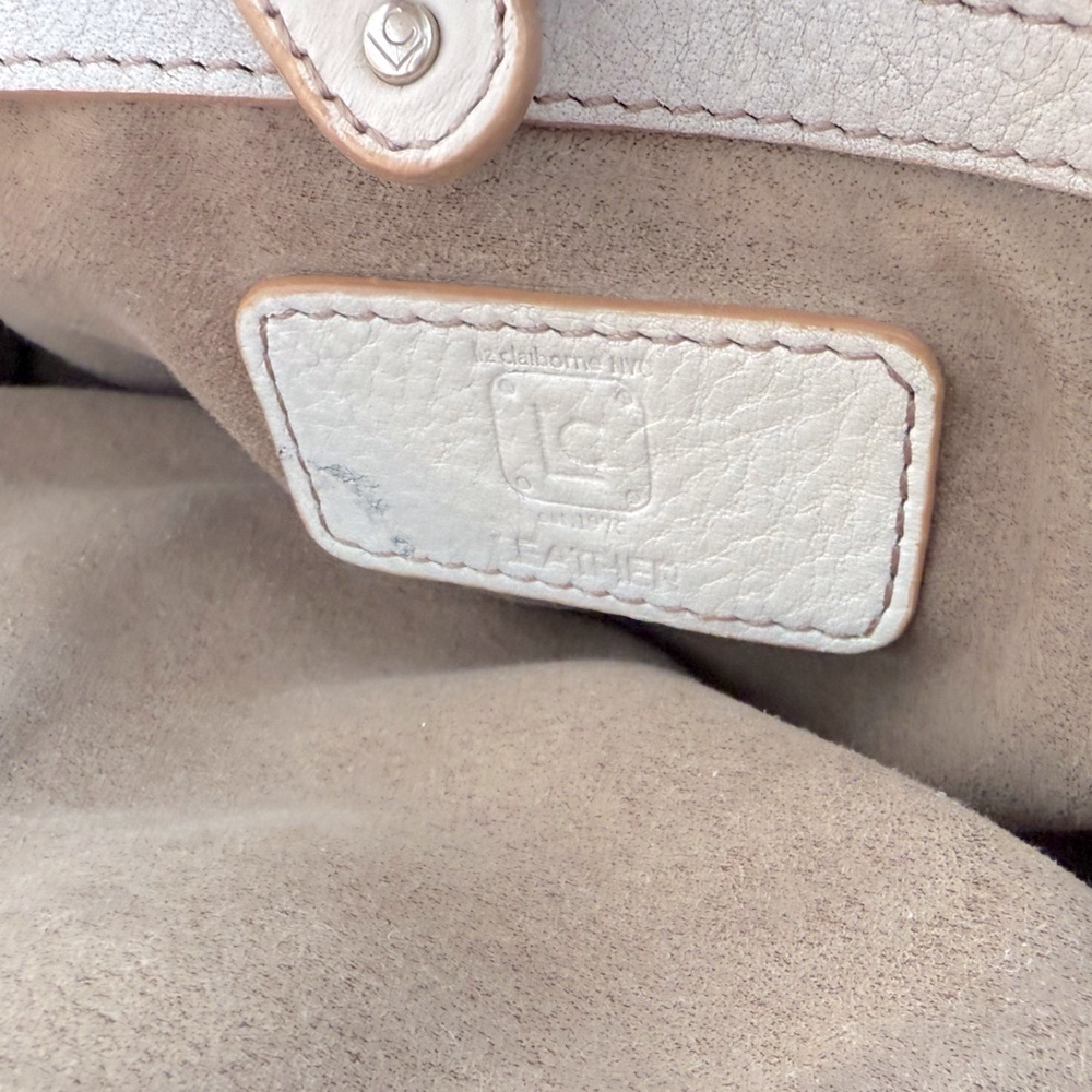 Liz Claiborne Cream Shoulder Bag with Tortoiseshell Accent - Picture 9 of 10